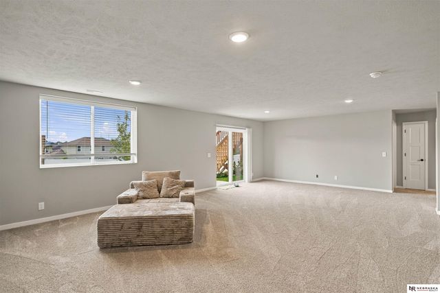 11952 S 107th Avenue, Papillion, NE 68046