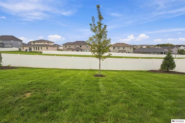 11952 S 107th Avenue, Papillion, NE 68046