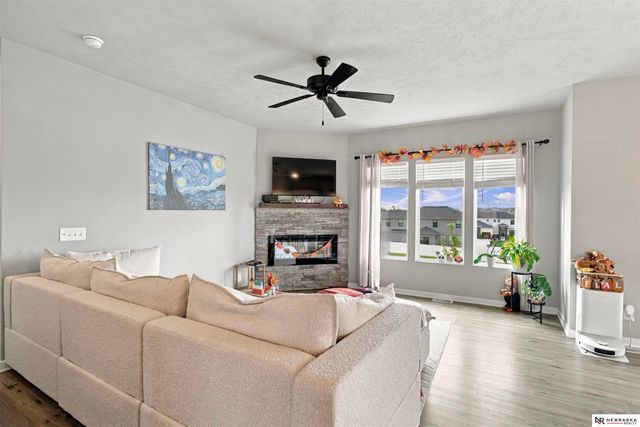 11952 S 107th Avenue, Papillion, NE 68046