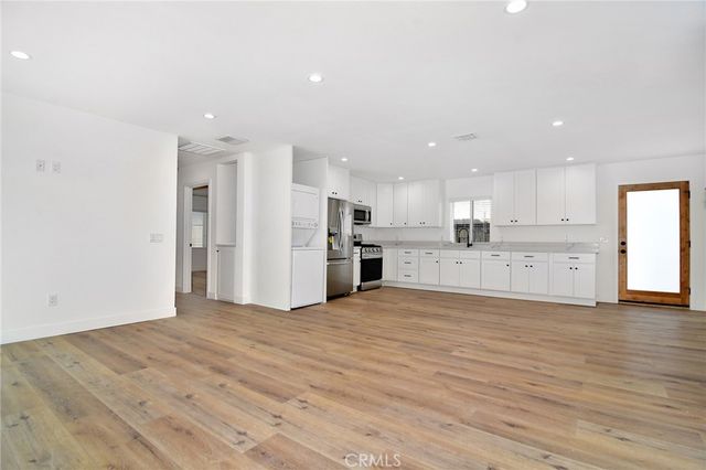22136 Hart Street, Canoga Park, CA 91304