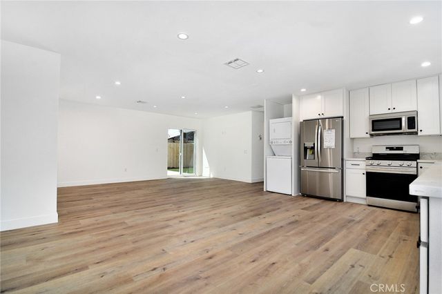 22136 Hart Street, Canoga Park, CA 91304