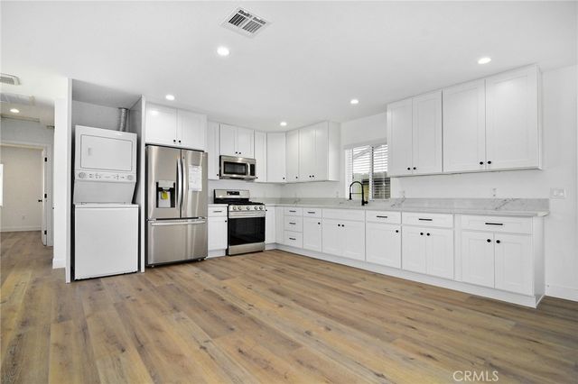 22136 Hart Street, Canoga Park, CA 91304