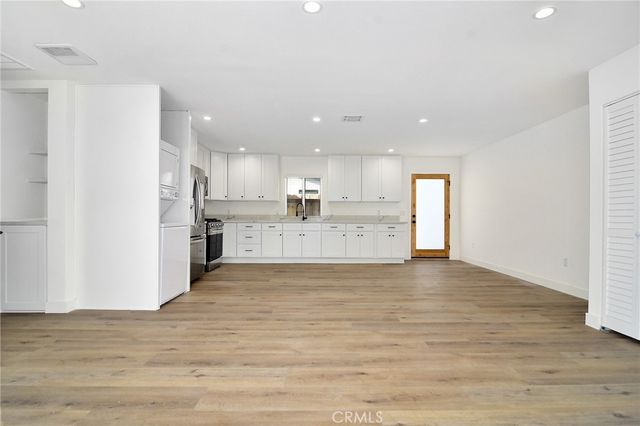22136 Hart Street, Canoga Park, CA 91304