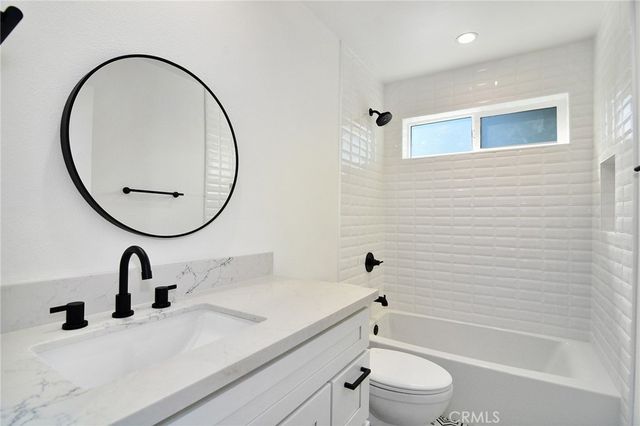 22136 Hart Street, Canoga Park, CA 91304