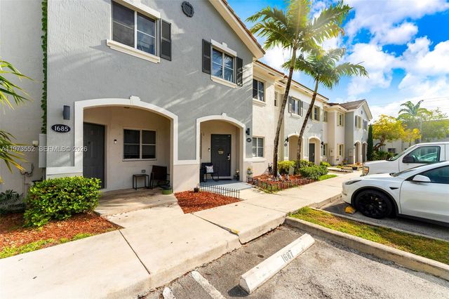 1687 SE 30th St, Homestead, FL 33035