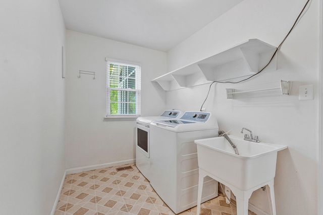 3683 BLENHEIM BLVD, Fairfax, VA 22030