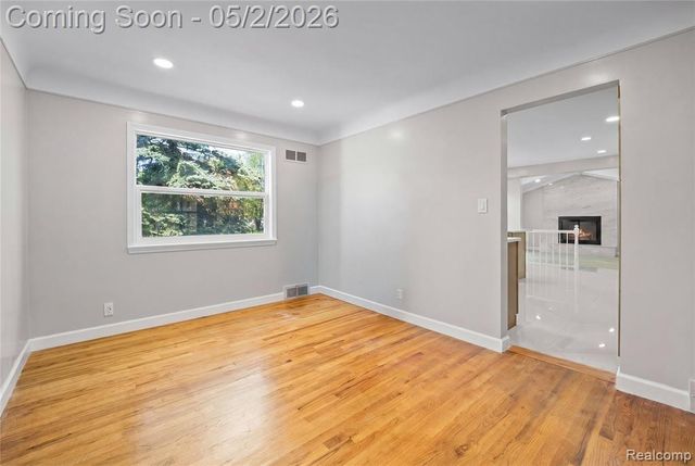 5 Snow Court, Dearborn, MI 48124