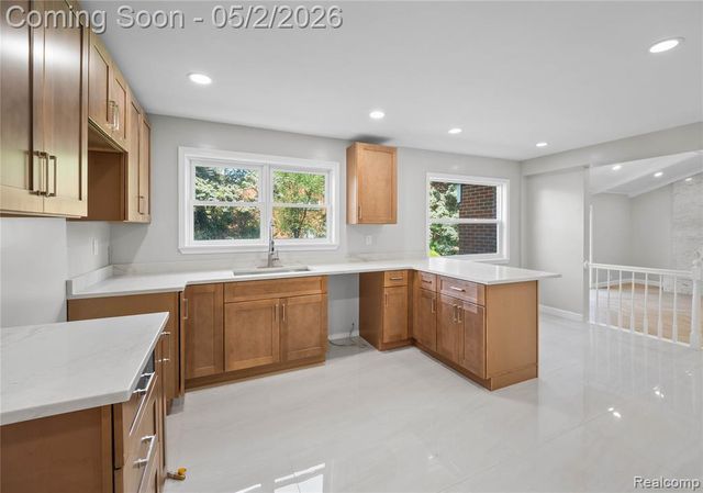 5 Snow Court, Dearborn, MI 48124