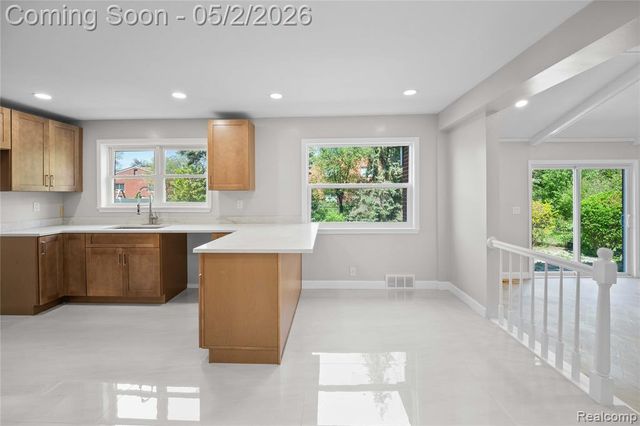 5 Snow Court, Dearborn, MI 48124