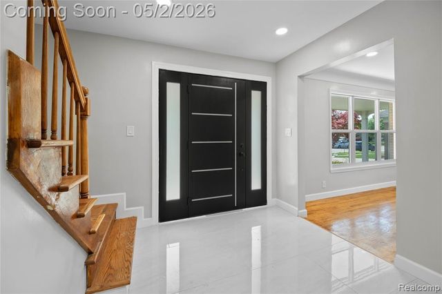 5 Snow Court, Dearborn, MI 48124