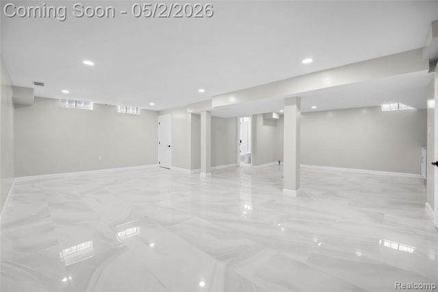 5 Snow Court, Dearborn, MI 48124