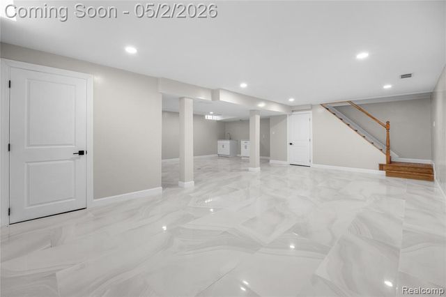5 Snow Court, Dearborn, MI 48124