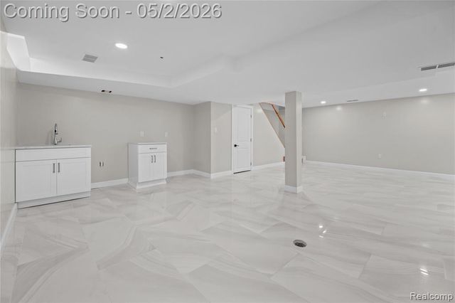5 Snow Court, Dearborn, MI 48124