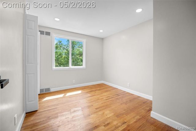 5 Snow Court, Dearborn, MI 48124
