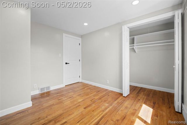 5 Snow Court, Dearborn, MI 48124