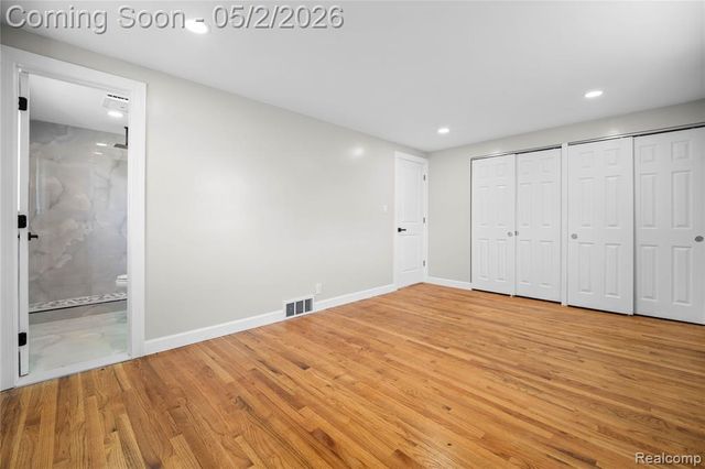 5 Snow Court, Dearborn, MI 48124