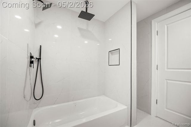 5 Snow Court, Dearborn, MI 48124