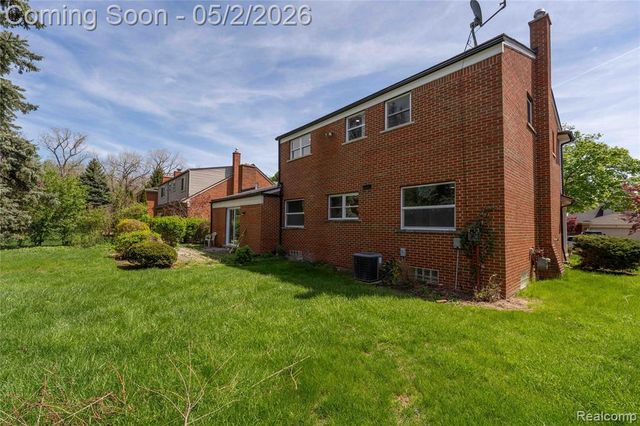 5 Snow Court, Dearborn, MI 48124