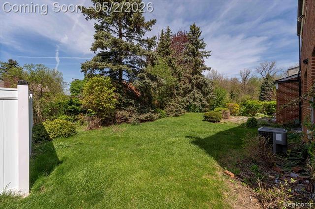 5 Snow Court, Dearborn, MI 48124