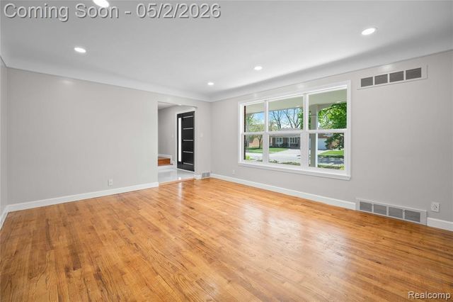 5 Snow Court, Dearborn, MI 48124