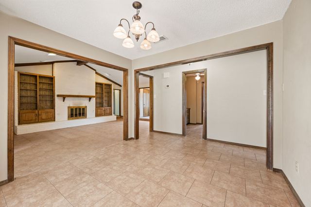 137 E Louella Drive, Hurst, TX 76054