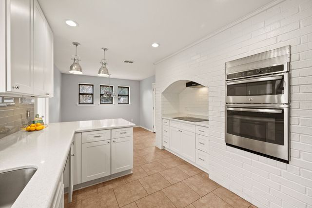 137 E Louella Drive, Hurst, TX 76054