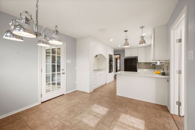 137 E Louella Drive, Hurst, TX 76054