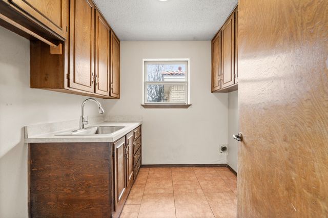 137 E Louella Drive, Hurst, TX 76054