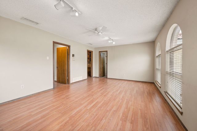 137 E Louella Drive, Hurst, TX 76054