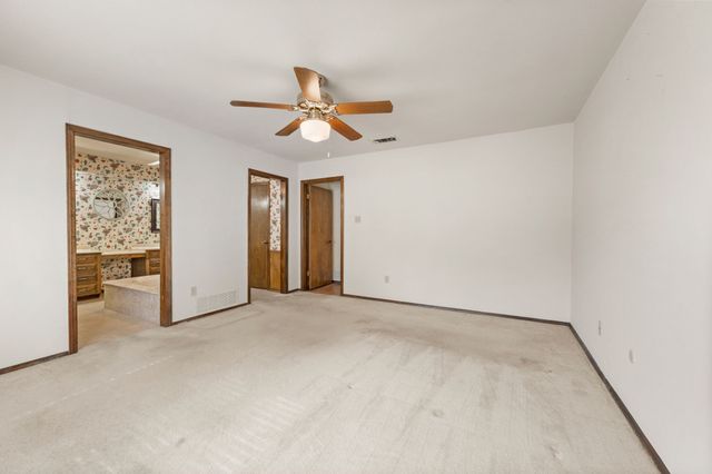 137 E Louella Drive, Hurst, TX 76054