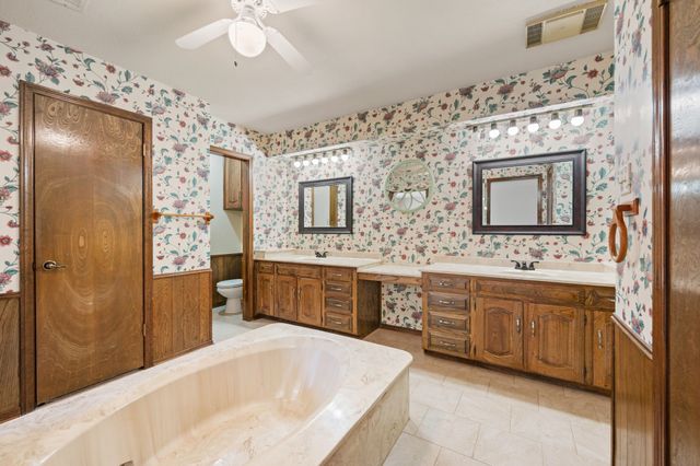 137 E Louella Drive, Hurst, TX 76054