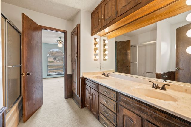 137 E Louella Drive, Hurst, TX 76054