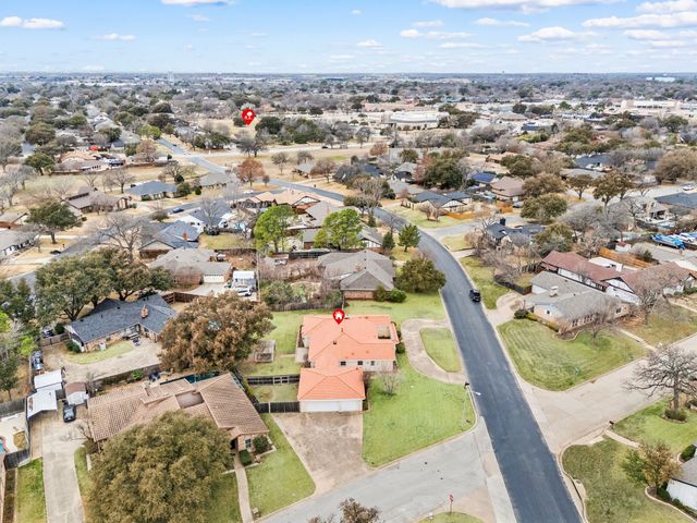 137 E Louella Drive, Hurst, TX 76054