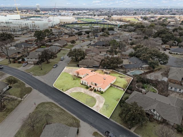 137 E Louella Drive, Hurst, TX 76054