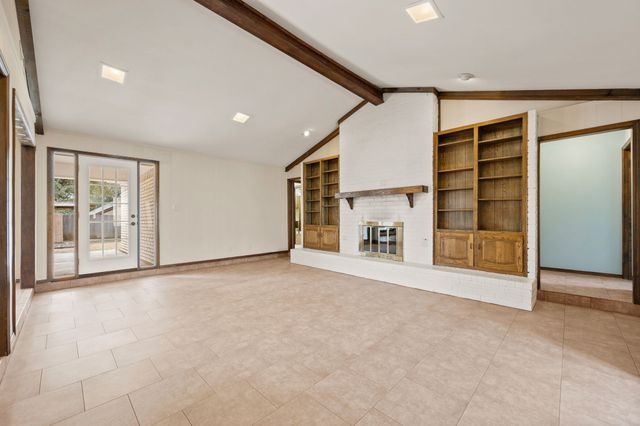 137 E Louella Drive, Hurst, TX 76054