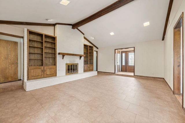 137 E Louella Drive, Hurst, TX 76054