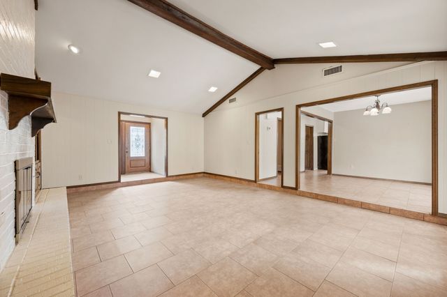 137 E Louella Drive, Hurst, TX 76054