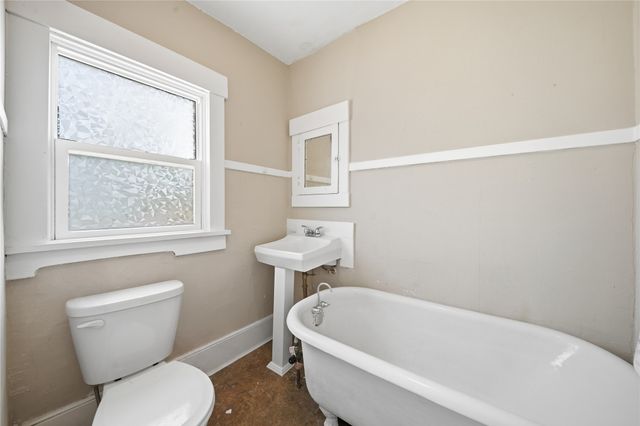 1614 Searle Street, Des Moines, IA 50317