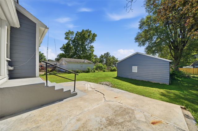 1614 Searle Street, Des Moines, IA 50317