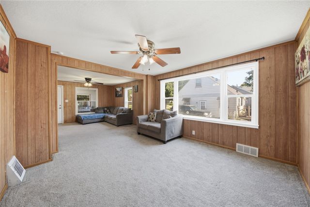 1614 Searle Street, Des Moines, IA 50317