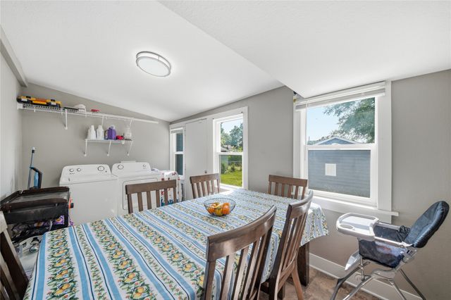 1614 Searle Street, Des Moines, IA 50317