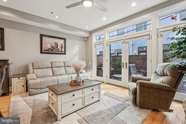 739 BAINBRIDGE ST, Philadelphia, PA 19147