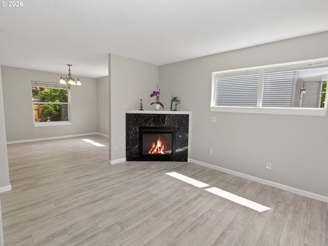 8329 N JOHNSWOOD Dr, Portland, OR 97203