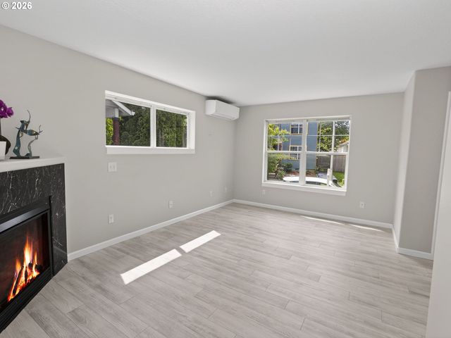 8329 N JOHNSWOOD Dr, Portland, OR 97203