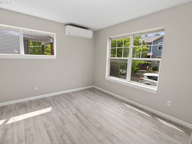 8329 N JOHNSWOOD Dr, Portland, OR 97203