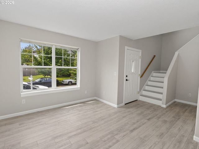 8329 N JOHNSWOOD Dr, Portland, OR 97203