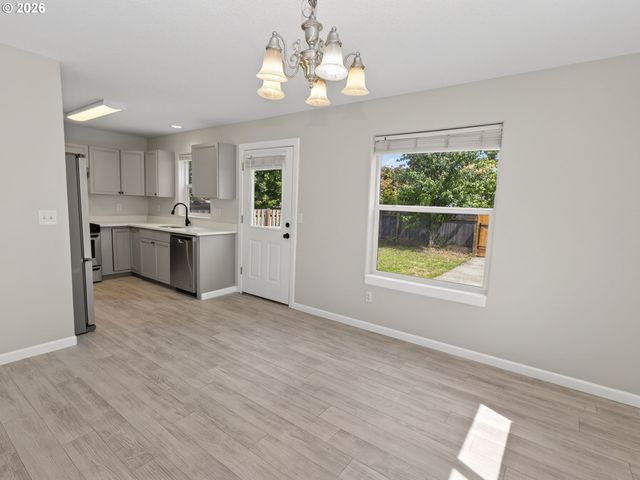 8329 N JOHNSWOOD Dr, Portland, OR 97203