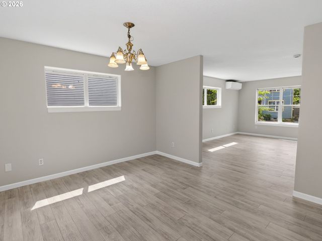 8329 N JOHNSWOOD Dr, Portland, OR 97203