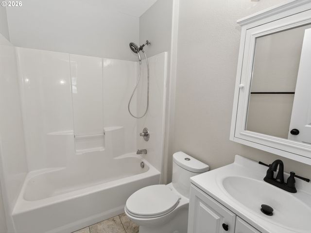 8329 N JOHNSWOOD Dr, Portland, OR 97203