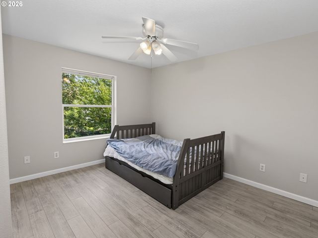 8329 N JOHNSWOOD Dr, Portland, OR 97203